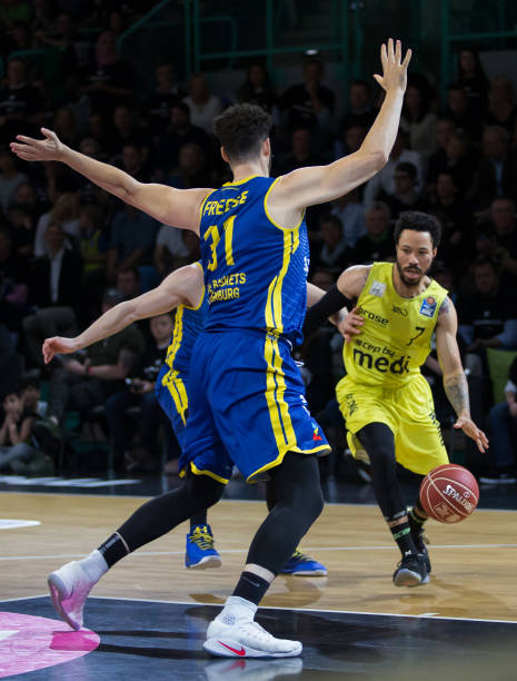 现了强硬作 现了强硬作